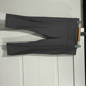 Athleta women’s gray capri leggings